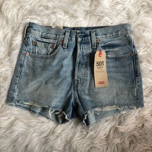 NWT Levi’s 501 high waisted short- sz 27